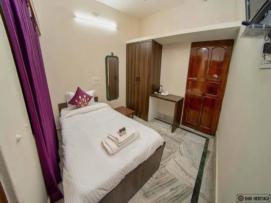Apartment Shri Heritage - Entire Cozy Floor II At Assi, Varanasi