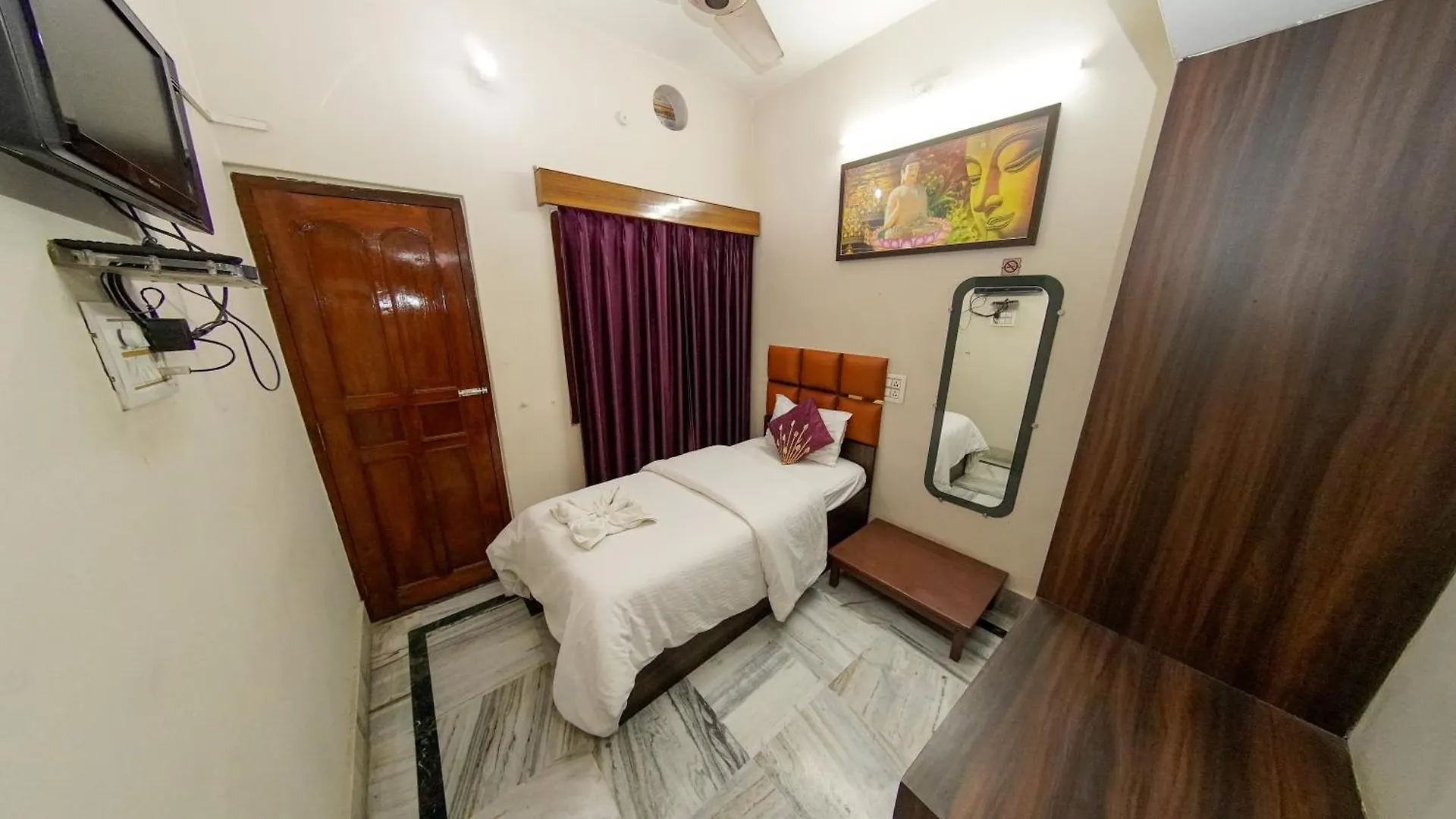 Shri Heritage - Entire Cozy Floor II At Assi, Varanasi 0*,