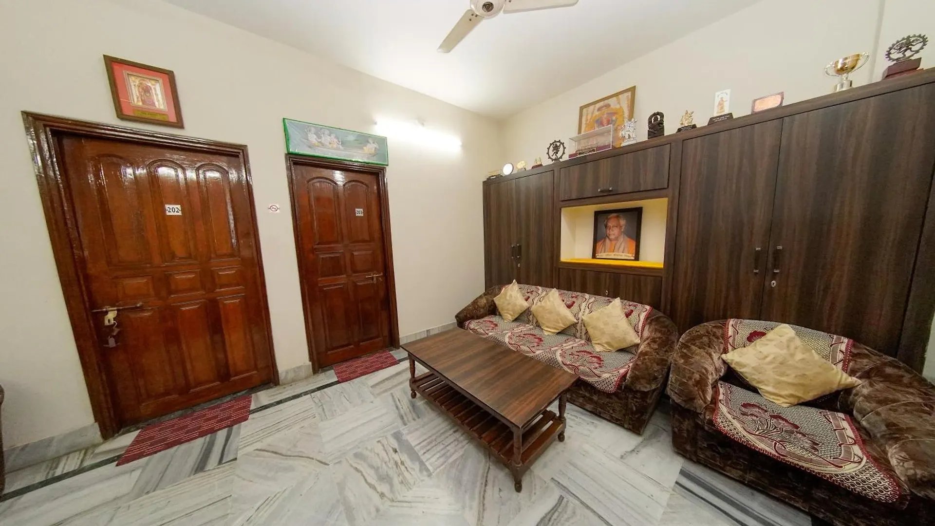 Shri Heritage - Entire Cozy Floor II At Assi, Varanasi 0*,  India