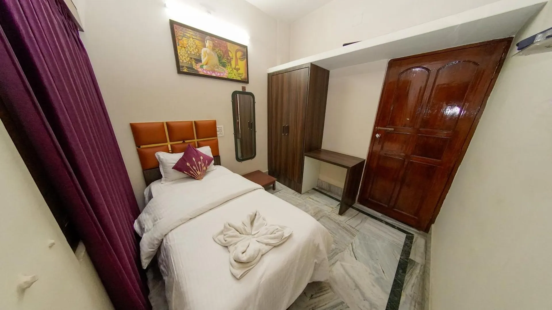Shri Heritage - Entire Cozy Floor II At Assi, Varanasi 0*,  India